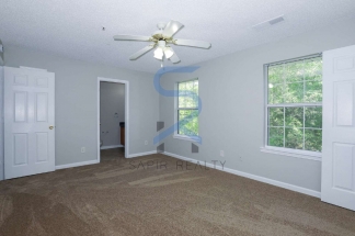 Pet-Friendly Living in Pinedale – 3BR/2.5BA Ready for You