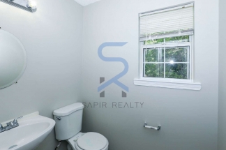 Pet-Friendly Living in Pinedale – 3BR/2.5BA Ready for You