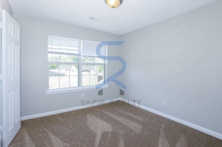 Pet-Friendly Living in Pinedale – 3BR/2.5BA Ready for You