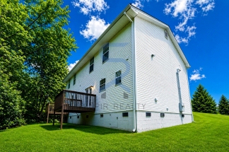 Pet-Friendly Living in Pinedale – 3BR/2.5BA Ready for You