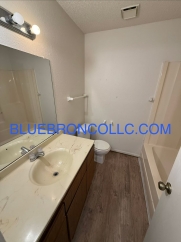 Updated 2-Bedroom Apartment in Raytown