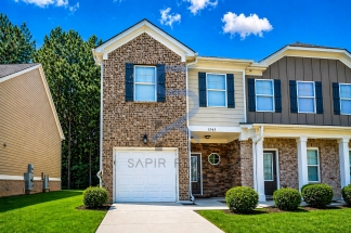 Modern Townhome Living – 3BR/3BA in The Gardens at Lovejoy