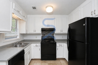 Charming 4-Bedroom Home with 2 Full Baths in Covington