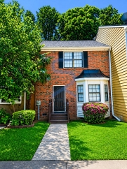 PRE-LEASING:Charming 2-Bed Townhouse Oasis with 2.5 Baths in Marietta – 1212 Sq. Ft. of Comfort & Convenience!