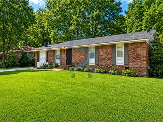 PRE-LEASING: Charming 3-Bed Home on Iron Gate Blvd: Cozy Comfort in 1075 Sq Ft, Jonesboro!