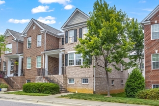 Gorgeous Brick End Unit Townhome in Apex!