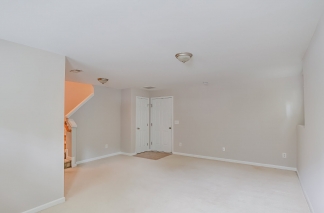 Gorgeous Brick End Unit Townhome in Apex!