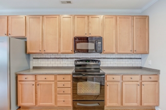 Gorgeous Brick End Unit Townhome in Apex!