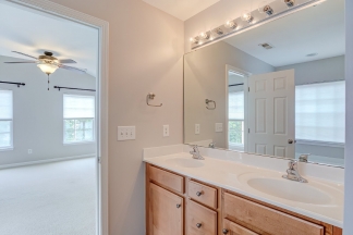 Gorgeous Brick End Unit Townhome in Apex!