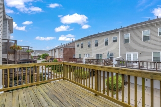 Gorgeous Brick End Unit Townhome in Apex!