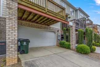 Gorgeous Brick End Unit Townhome in Apex!