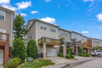 Gorgeous Brick End Unit Townhome in Apex!