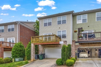 Gorgeous Brick End Unit Townhome in Apex!