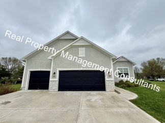 Extraordinary 4 bedroom home in Lee's Summit