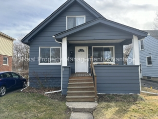 Super Modern Updated 2-Bedroom Lower Flat - Close to Downtown Ferndale!