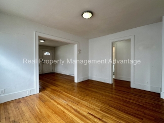 Super Modern Updated 2-Bedroom Lower Flat - Close to Downtown Ferndale!
