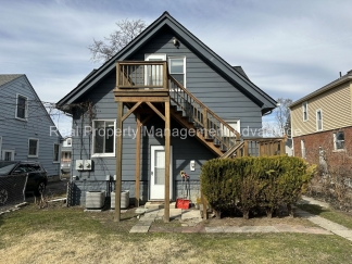 Super Modern Updated 2-Bedroom Lower Flat - Close to Downtown Ferndale!