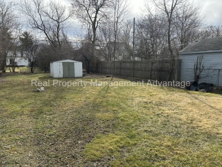 Super Modern Updated 2-Bedroom Lower Flat - Close to Downtown Ferndale!