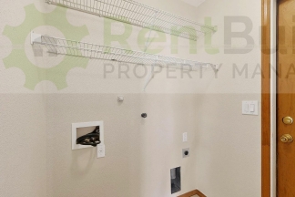 ***MAY SPECIAL!!    $500 OFF YOUR 2ND MONTH'S RENT!***