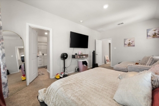 Spacious two-story residence in Haltom City!