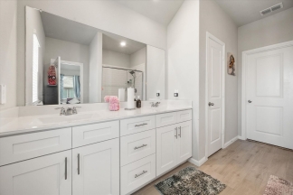 Spacious two-story residence in Haltom City!
