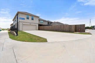 Spacious two-story residence in Haltom City!