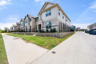 Spacious two-story residence in Haltom City!