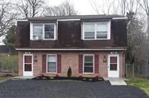 2 Bedroom 1.5 Bath Townhome on culdesac with fenced in back yard. Close to Shops and Downtown.
