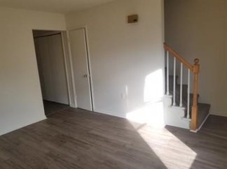 2 Bedroom 1.5 Bath Townhome on culdesac with fenced in back yard. Close to Shops and Downtown.