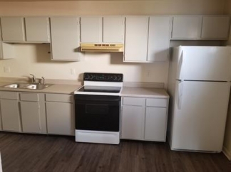 2 Bedroom 1.5 Bath Townhome on culdesac with fenced in back yard. Close to Shops and Downtown.