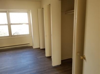 2 Bedroom 1.5 Bath Townhome on culdesac with fenced in back yard. Close to Shops and Downtown.