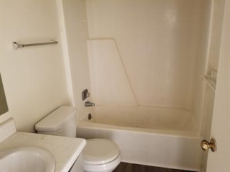 2 Bedroom 1.5 Bath Townhome on culdesac with fenced in back yard. Close to Shops and Downtown.