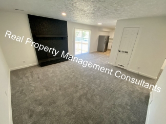 ONE MONTH FREE RENT! 3 Bedroom Remodeled Home in Harrisonville!