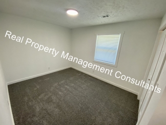 ONE MONTH FREE RENT! 3 Bedroom Remodeled Home in Harrisonville!
