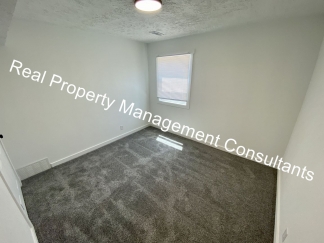 ONE MONTH FREE RENT! 3 Bedroom Remodeled Home in Harrisonville!
