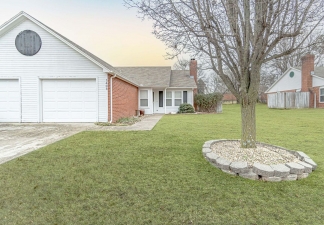Quiet and Quaint Duplex in Rogers!