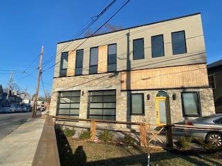 Charming Newly Renovated Upstairs Apartment in the Heart of Downtown Winchester