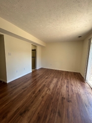 3-Bedroom 1.5 Bath Pet Friendly Townhome @ 106 Elsia Drive.