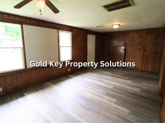 Cute and Cozy 1 BR 1 BA Duplex Close to Downtown and Shopping (SECTION 8 APPROVED)