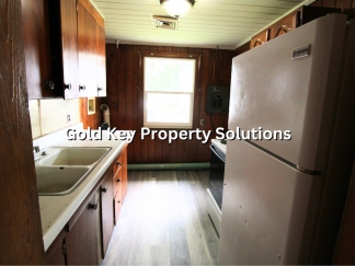 Cute and Cozy 1 BR 1 BA Duplex Close to Downtown and Shopping (SECTION 8 APPROVED)