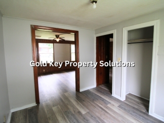 Cute and Cozy 1 BR 1 BA Duplex Close to Downtown and Shopping (SECTION 8 APPROVED)
