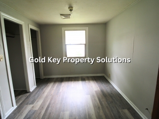 Cute and Cozy 1 BR 1 BA Duplex Close to Downtown and Shopping (SECTION 8 APPROVED)