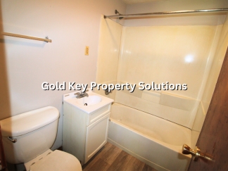 Cute and Cozy 1 BR 1 BA Duplex Close to Downtown and Shopping (SECTION 8 APPROVED)