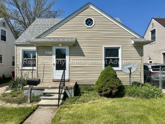 3 Bedroom Bungalow in the Heart of Roseville!