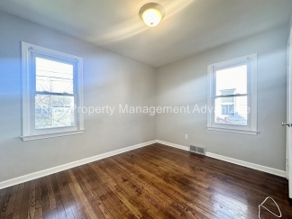 3 Bedroom Bungalow in the Heart of Roseville!