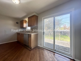3 Bedroom Bungalow in the Heart of Roseville!