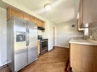 3 Bedroom Bungalow in the Heart of Roseville!