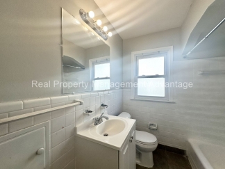 3 Bedroom Bungalow in the Heart of Roseville!
