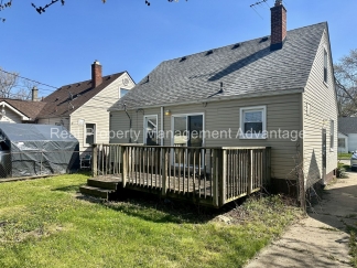 3 Bedroom Bungalow in the Heart of Roseville!