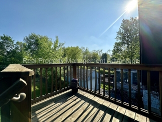 Super Modern Updated Upper Flat - Close to Downtown Ferndale!